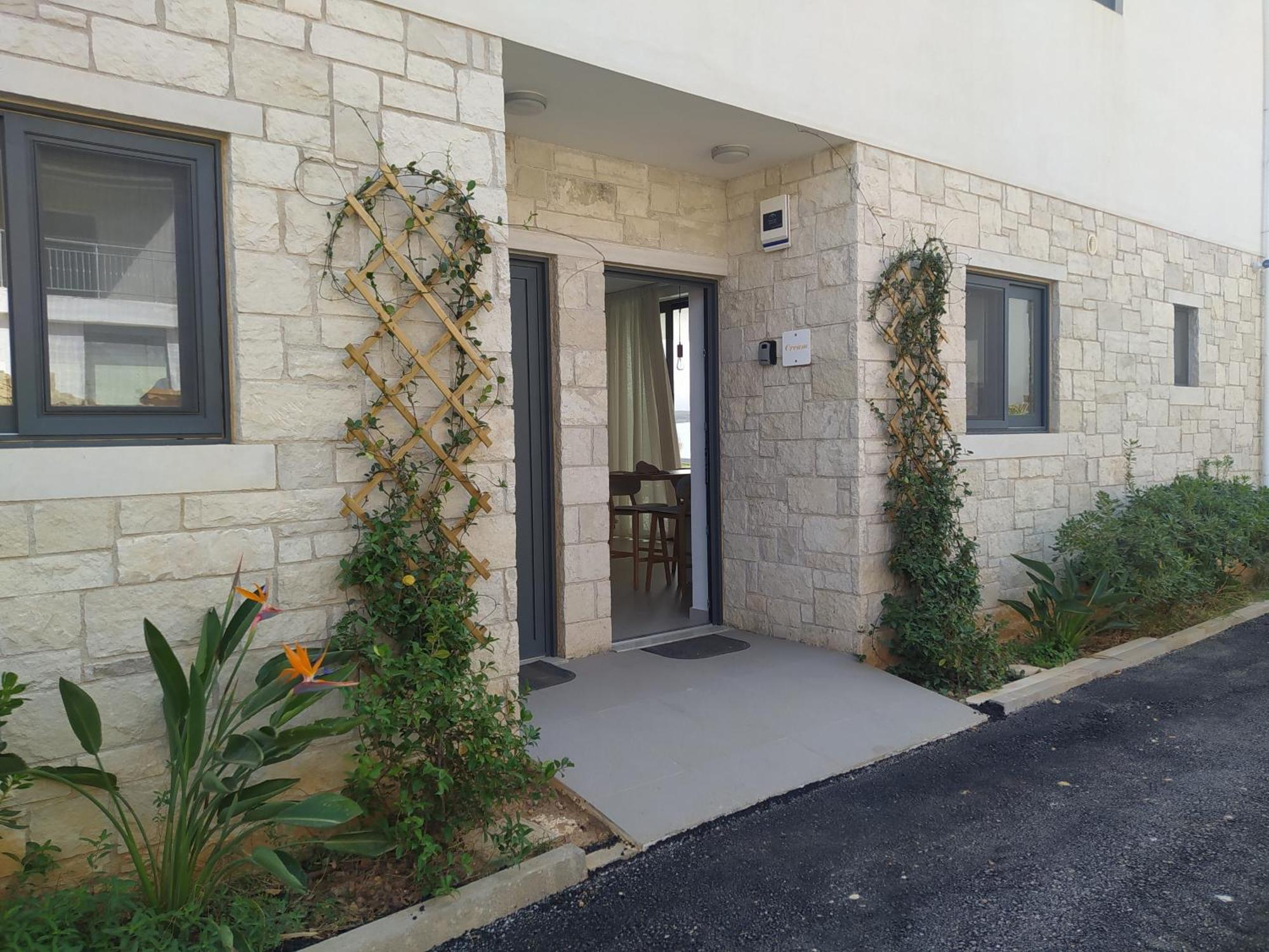 Cream Cozy Getaway - 3 Pearls Pool Retreat Apartment Dempla Екстериор снимка